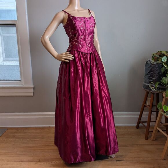 Vintage 90s JM for Gunne Sax Red Ball Gown Floral Embroidery Corset Size 5/6 - Picture 2 of 15